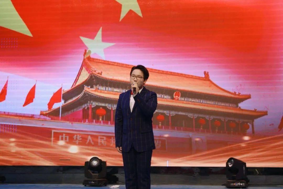 跳跃的立方体