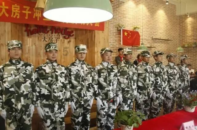 狗子：麻麻！快递停发之前，赶紧把我的粮给囤上~