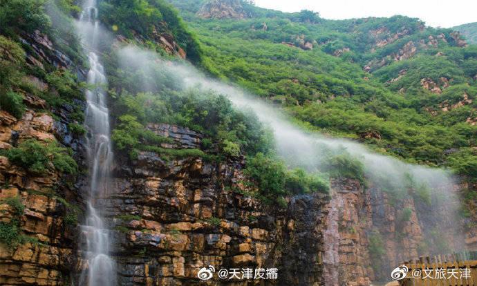 逃难路上,妇人挑着两个孩童慌忙赶路,道士看后:你挑的是两条龙